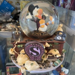 Rare boule à neige musicale picsou